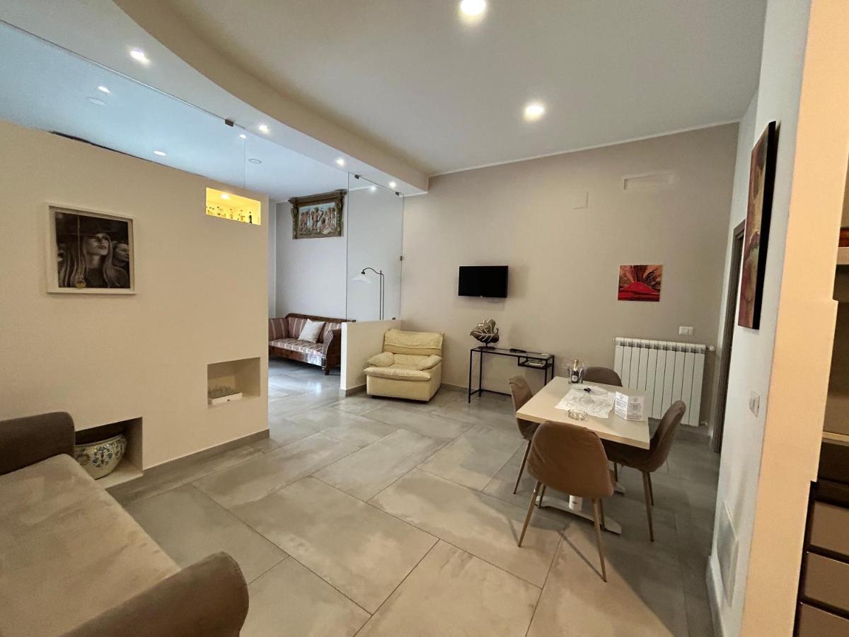 Questo Rinascimento Casa Brigitte Naples Exterior photo