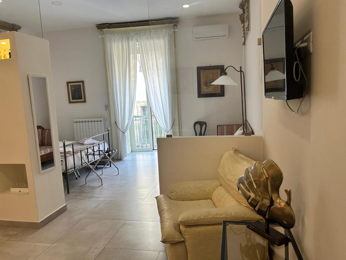Questo Rinascimento Casa Brigitte Naples Exterior photo